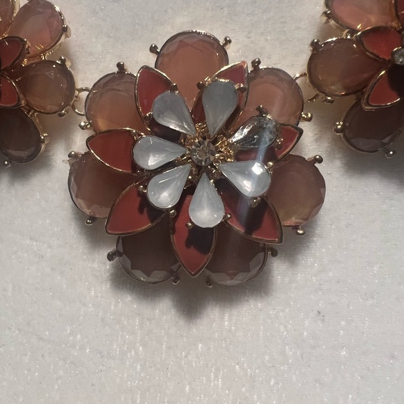 Fall 🍁 Colors Floral Statement Necklace 🧡 - Picture 4 of 4